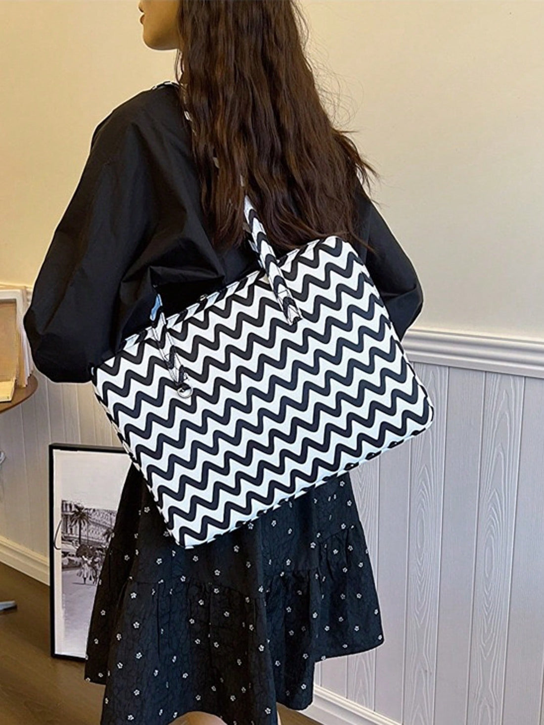 Expertly designed for professionals on the go, the Monochromatic Wave One-Shoulder Laptop Bag combines sleek style with practical functionality. Made from durable materials, this bag features a single shoulder strap for easy, comfortable carrying. Perfect for carrying your laptop and other essentials, this bag is a must-have for any busy individual.