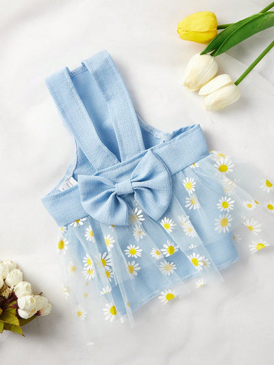 Introducing our Blue Daisy Pet Dress - an adorable addition to your furry friend's wardrobe. Made with a bubble cloth skirt and a charming bowknot, this dress is perfect for cats and dogs. Keep your pet stylish and comfortable with this dress.