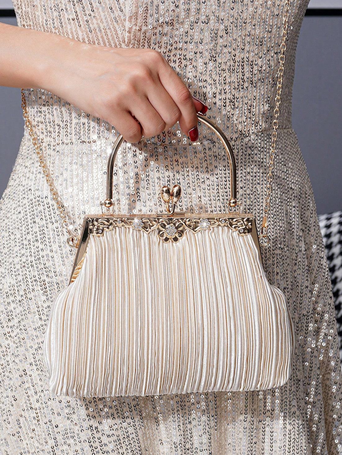 Introducing Sparkling Glamour: a glittery handbag perfect for evening events and dance parties. The sparkling design adds a touch of glamour to any outfit, while the spacious interior provides ample storage for your essentials. Elevate your style with this must-have accessory.