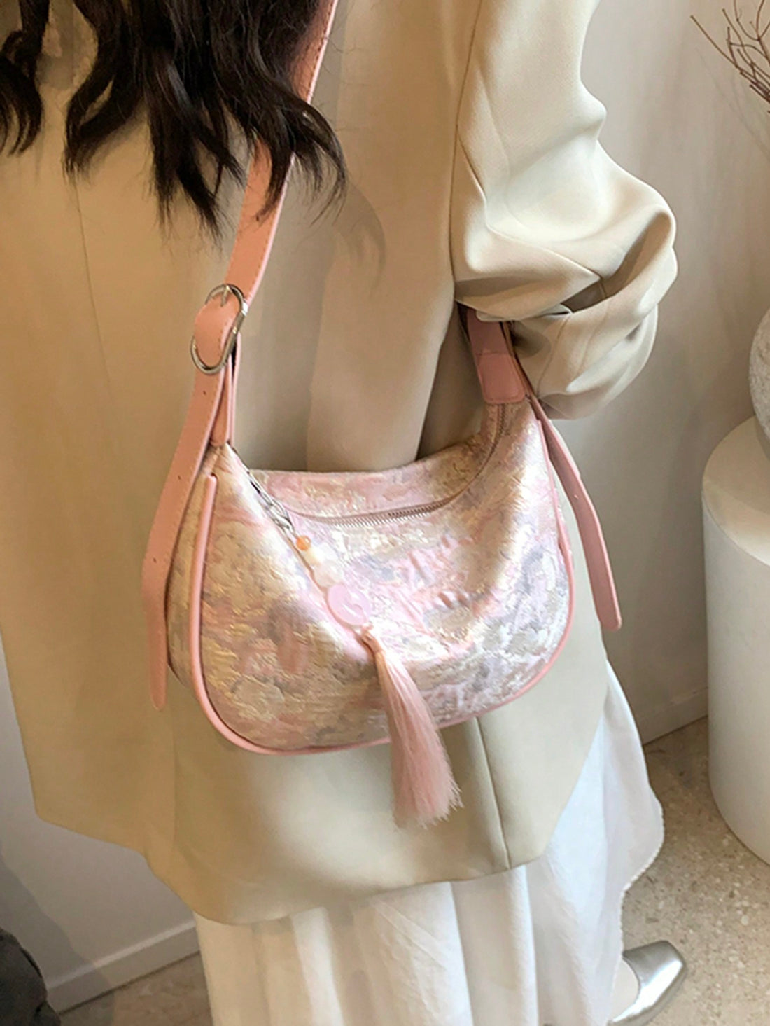 Introducing Pink Blossom, the elegant new Chinese style shoulder bag for women. With its unique design and vibrant colors, this bag is perfect for adding a touch of sophistication to any outfit. Made from high-quality materials, it offers durability and style. Elevate your fashion game with this must-have accessory.