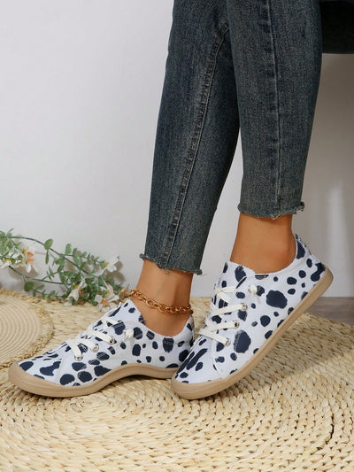 Step Out in Style: Women's Fashionable Lace-Up Sports Shoes