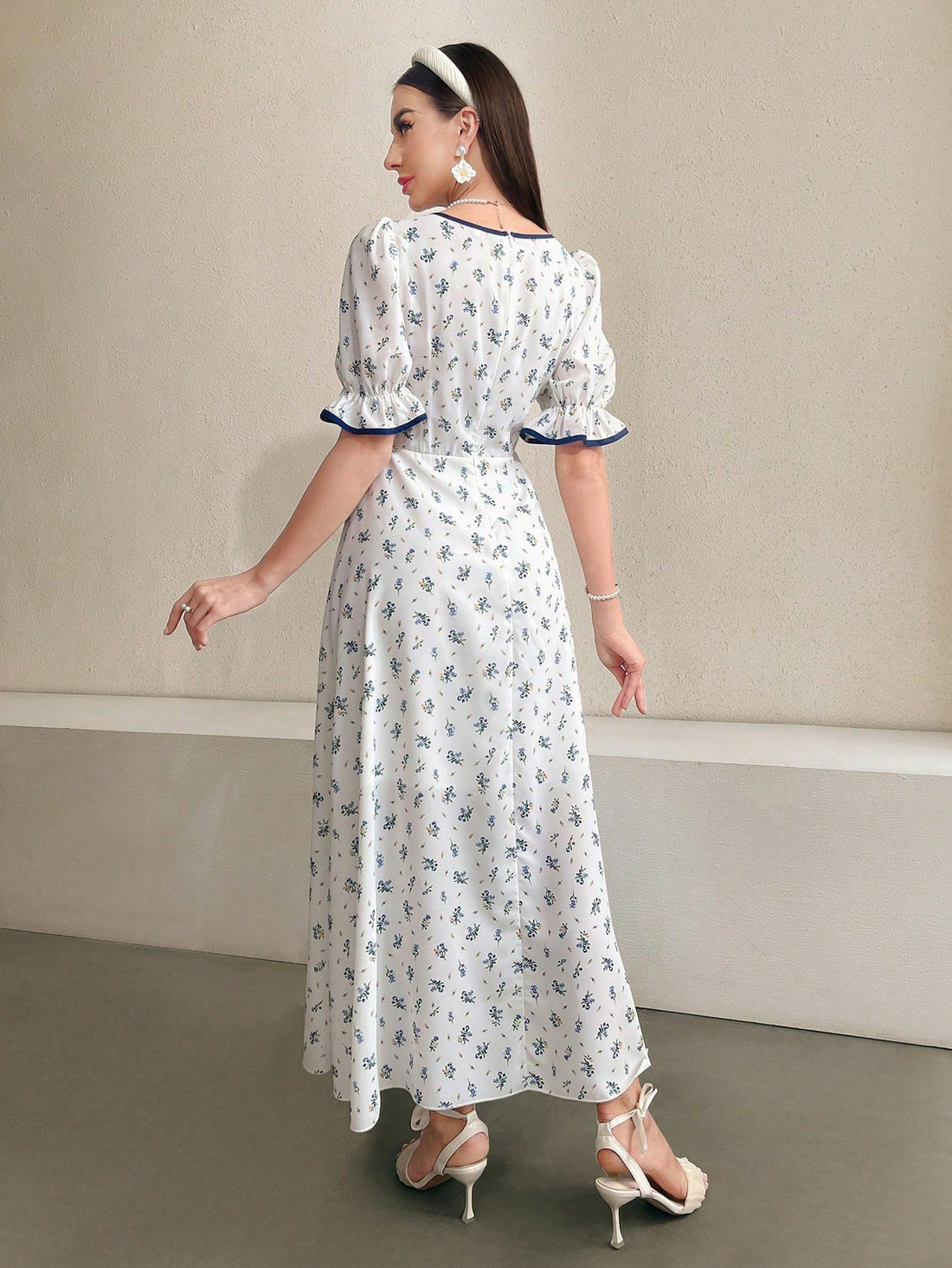 This Floral Charm dress features a flattering sweetheart neckline and ruffled sleeves, offering a feminine and romantic touch. Perfect for any occasion, this dress will make you stand out with its charming floral design. Add this versatile and elegant piece to your wardrobe for a beautiful and stylish look.