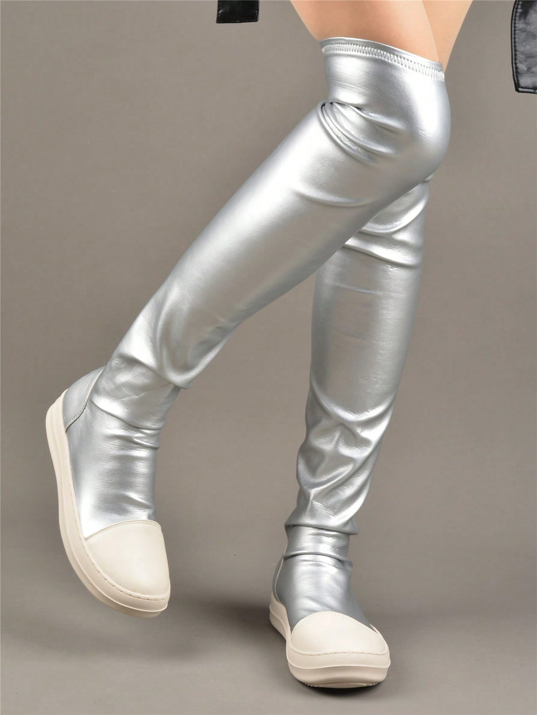 Enhance your casual look with these shiny silver thigh-high boots. With their sleek design and eye-catching color, these boots will elevate your style and make you stand out from the crowd. Featuring a thigh-high length, they provide comfort and style all in one. 