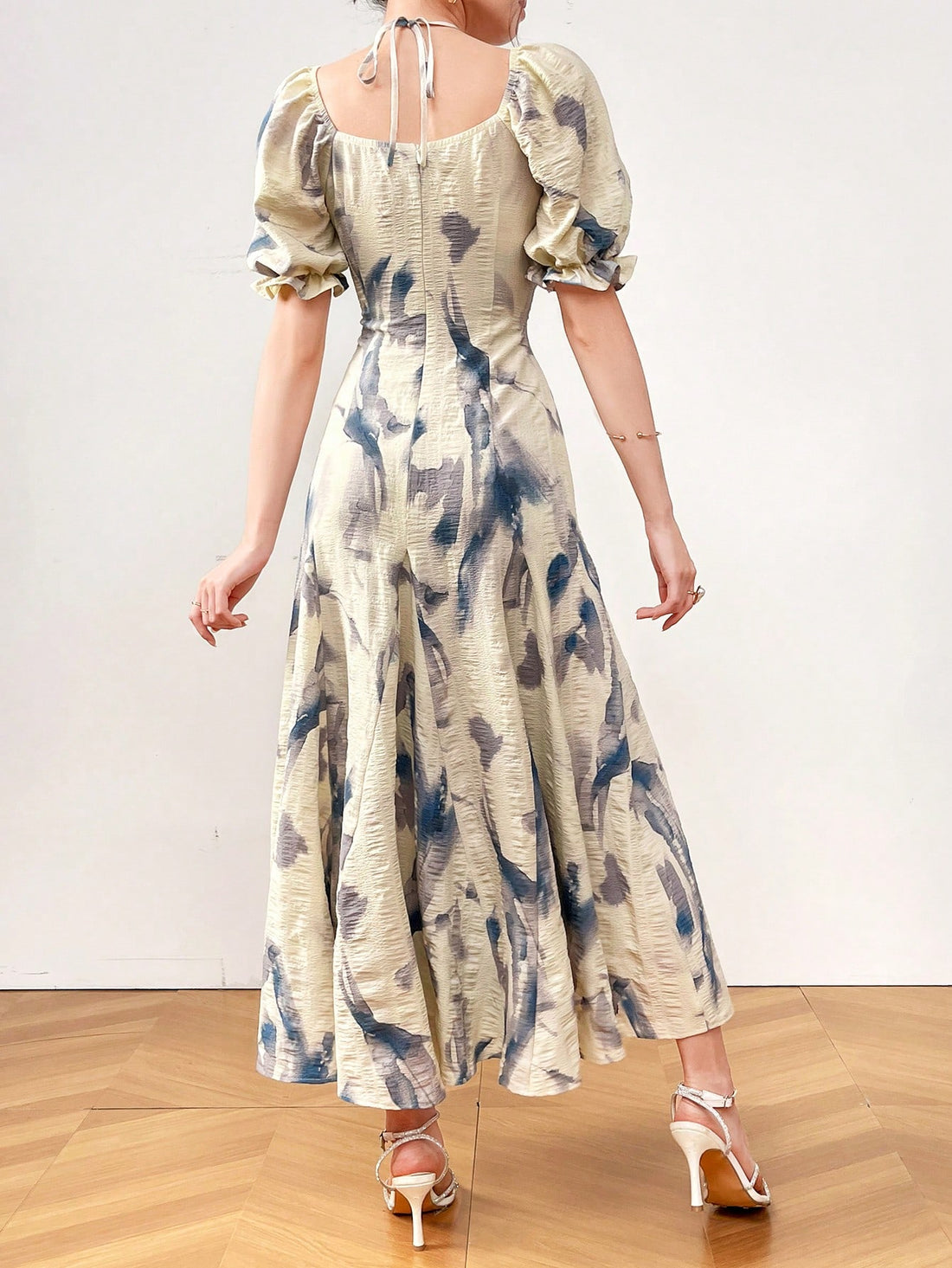 Stay stylish and elegant this summer with our Chic Summer Elegance dress! Featuring a beautiful floral print and a flattering pleated design with a trendy square neckline, this dress is the perfect addition to your wardrobe. Perfect for any occasion, this dress will make you stand out and look effortlessly chic.