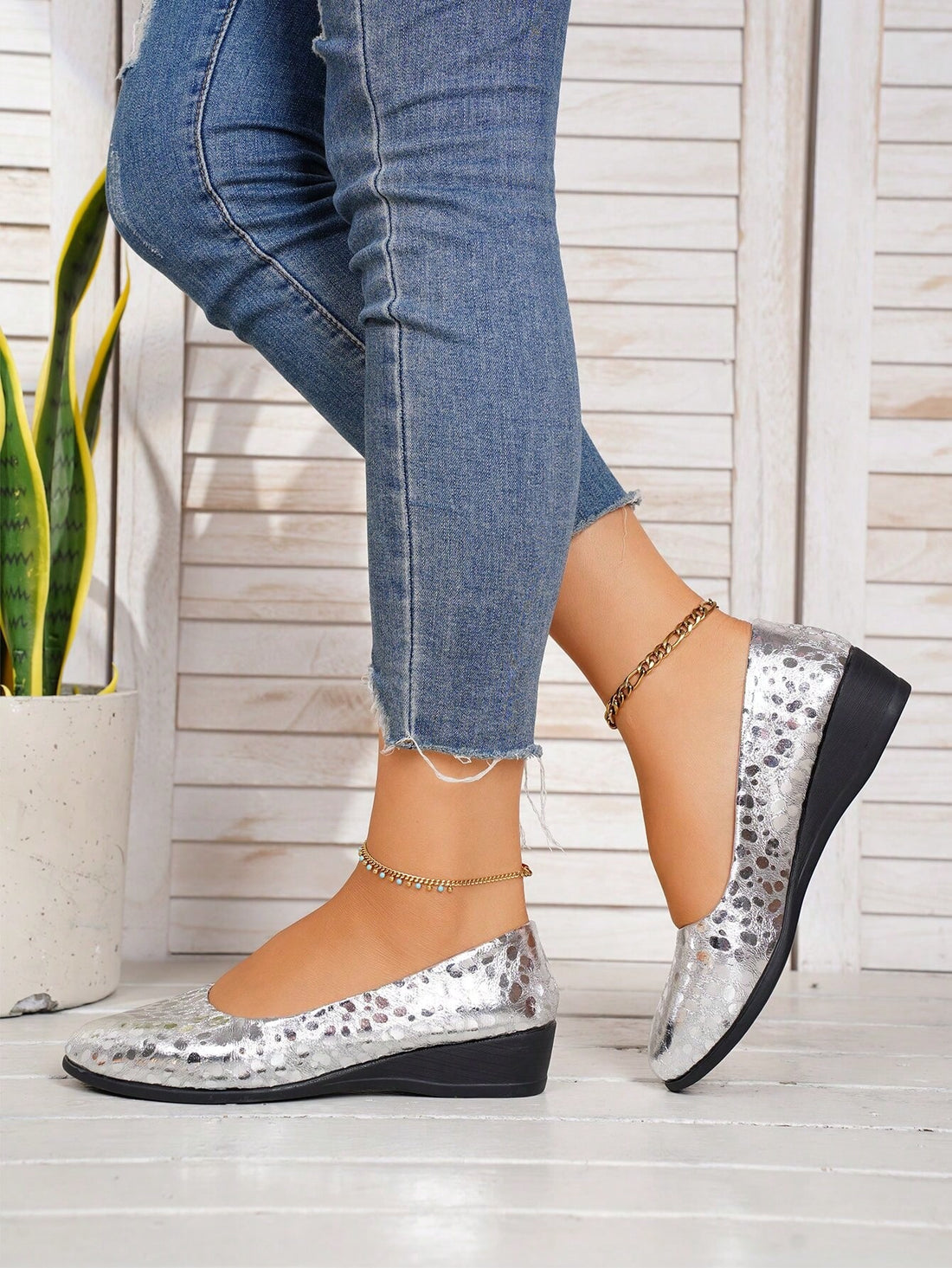Elevate your summer style with our Chic & Comfortable Wedge Heel Flats. Designed to provide maximum comfort, while adding a touch of chicness to your outfit. These flats are perfect for a day out or a night in, promising effortless style and comfort with every step.