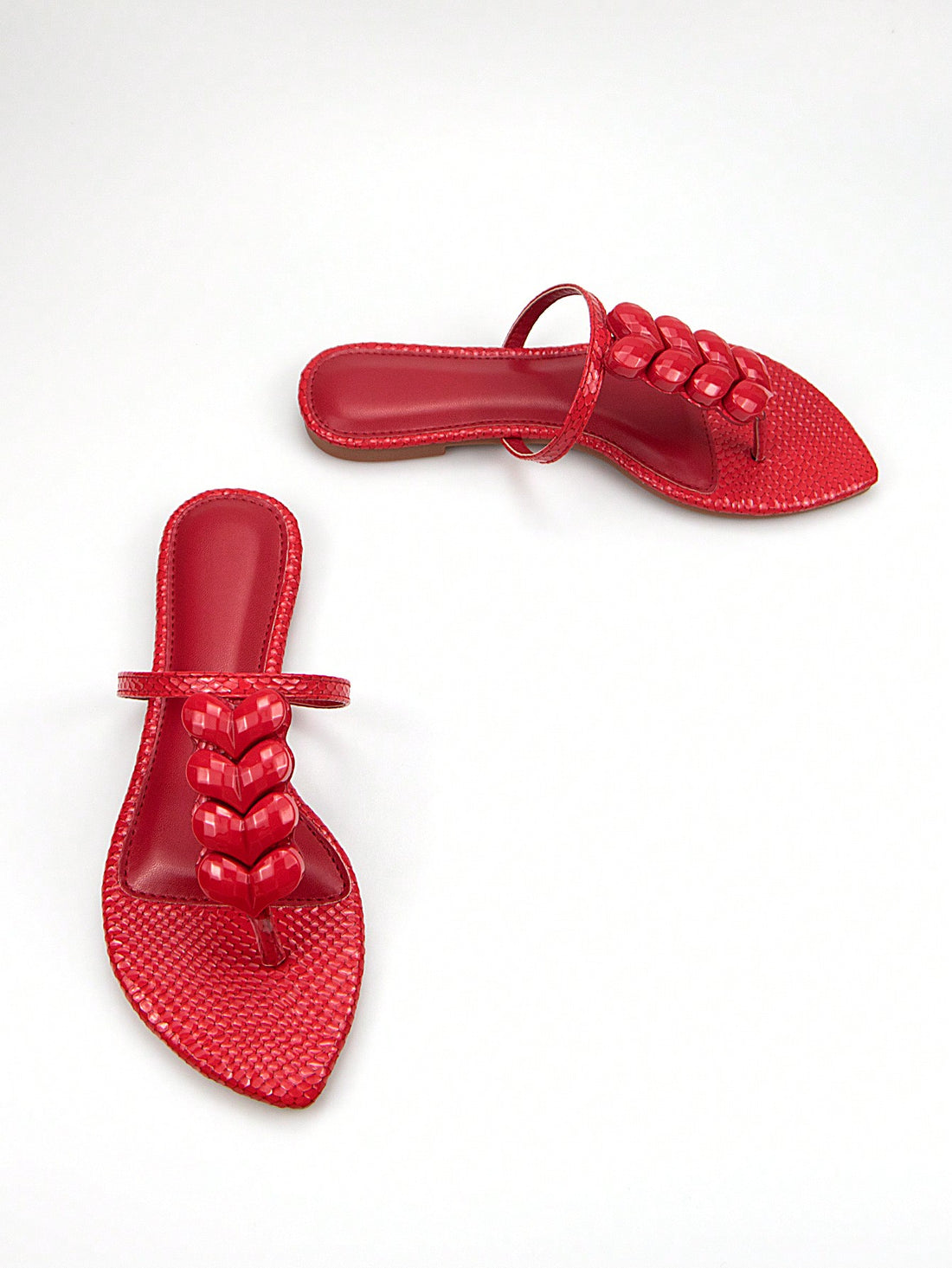 These Red Heart Pattern Fabric Fashion Flats are a stylish addition to any outfit. The elegant heart-shaped buckle adds a touch of sophistication, making them perfect for both daily wear and parties. Crafted from high-quality fabric, these flats are comfortable and durable. A must-have for any fashion-forward individual.