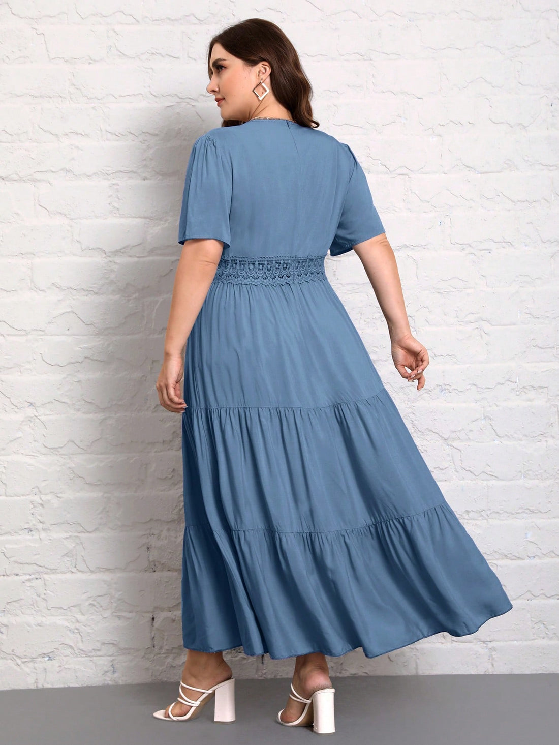 Embrace sunny days in style with this playful plus size V-neck dress featuring elegant lace patchwork and breezy short sleeves. Perfect for summer holidays, its flattering fit and charming details make it your go-to choice for effortless, cheerful vibes wherever you wander.
