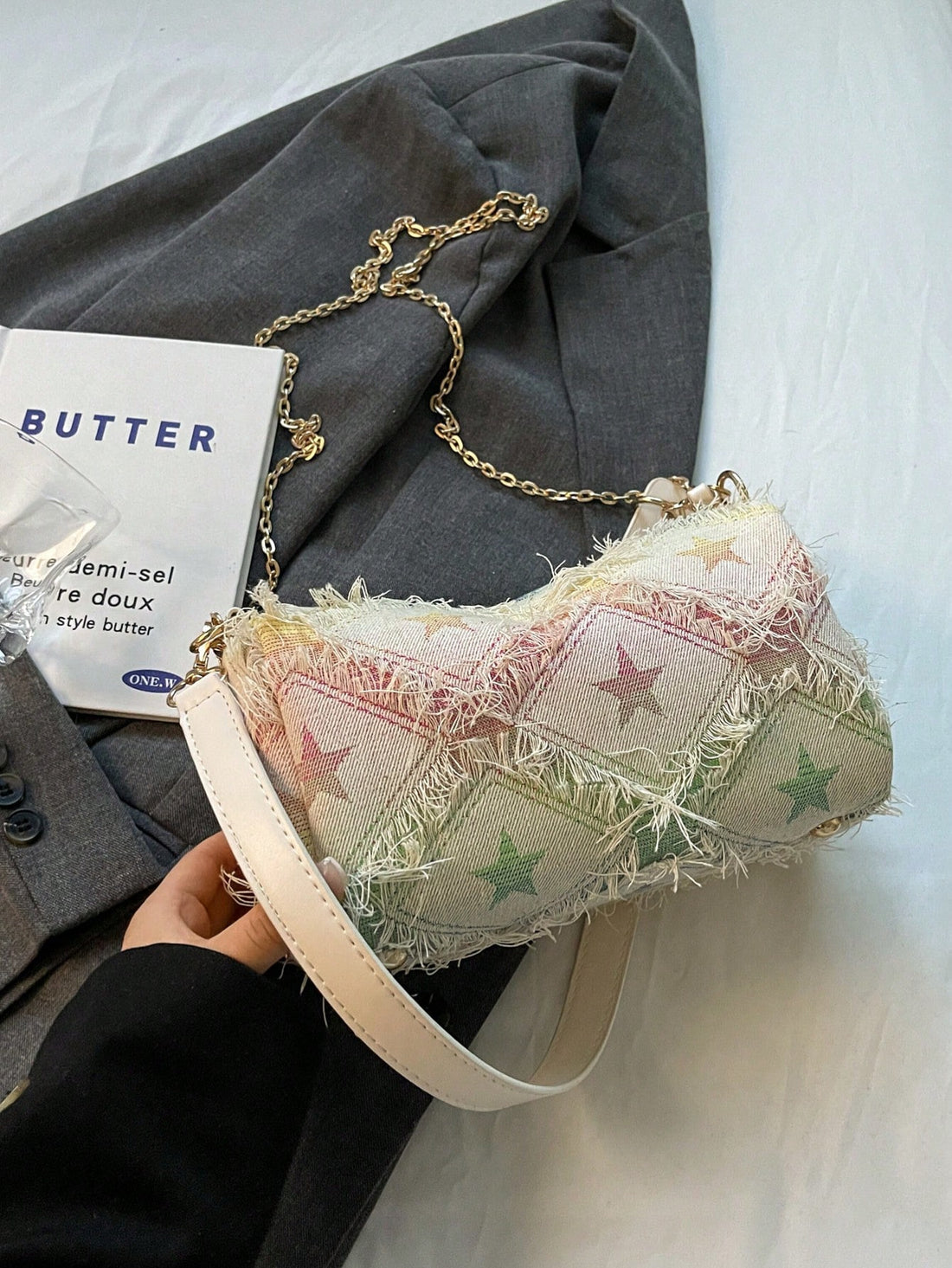 Elevate your style with the Starry Chic shoulder bag. Made with durable canvas and adorned with a colorful chain strap, this bag is perfect for on-the-go fashionistas. Stay on trend while carrying all your essentials.