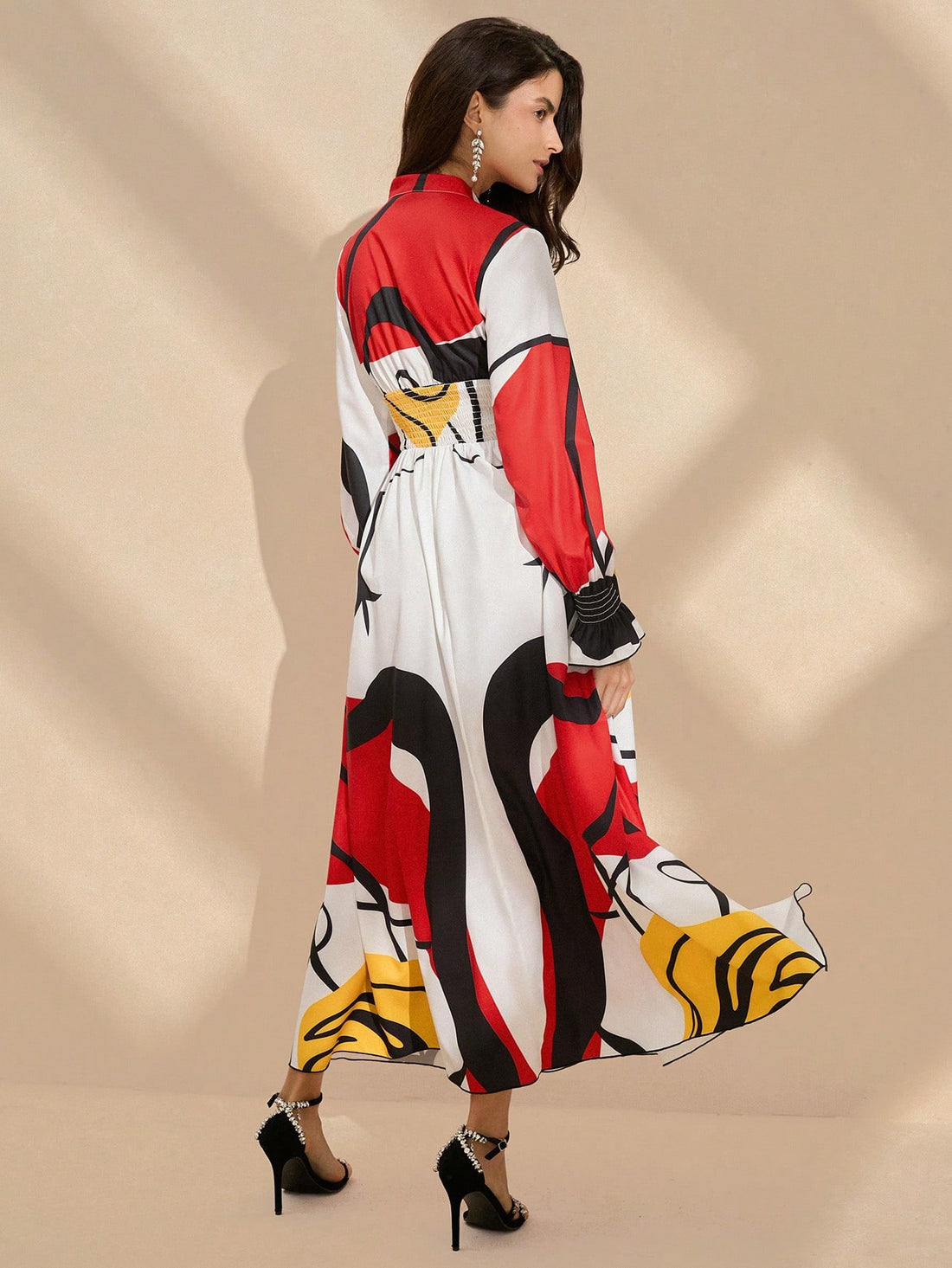 Get ready to turn heads with our Chic Abstract V-Neck Summer Dress! Perfect for summer vacations, this dress will give you all the vacation vibes you need. With its chic abstract design and flattering V-neckline, you'll be sure to make a statement. Don't forget to pack this dress for your next trip!