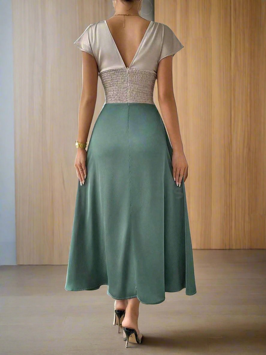 This elegantly designed dress offers versatility, allowing you to wear it in two ways. Its solid color adds a touch of sophistication, while its unique design offers multiple options for styling. Perfect for any occasion, this dress is a must-have for any fashion-forward woman.