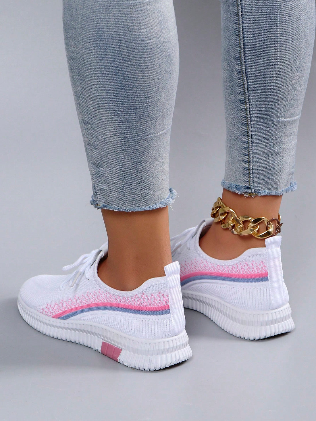 The perfect blend of style and functionality, these pink casual sports shoes for women offer breathability, lightness, and anti-slip properties. With comfortable lace-up design, you can stay active and stylish all day long. Say goodbye to boring sneakers and hello to this playful pair!