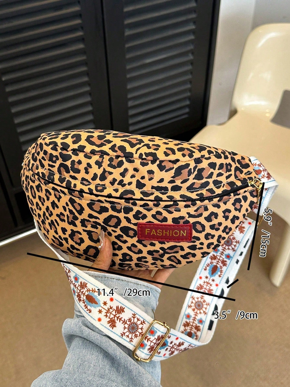 This multicolor canvas waist bag will keep you stylish on the go. Its chic design and durable material make it perfect for any fashion-forward individual. Stay organized and trendy while on the move.