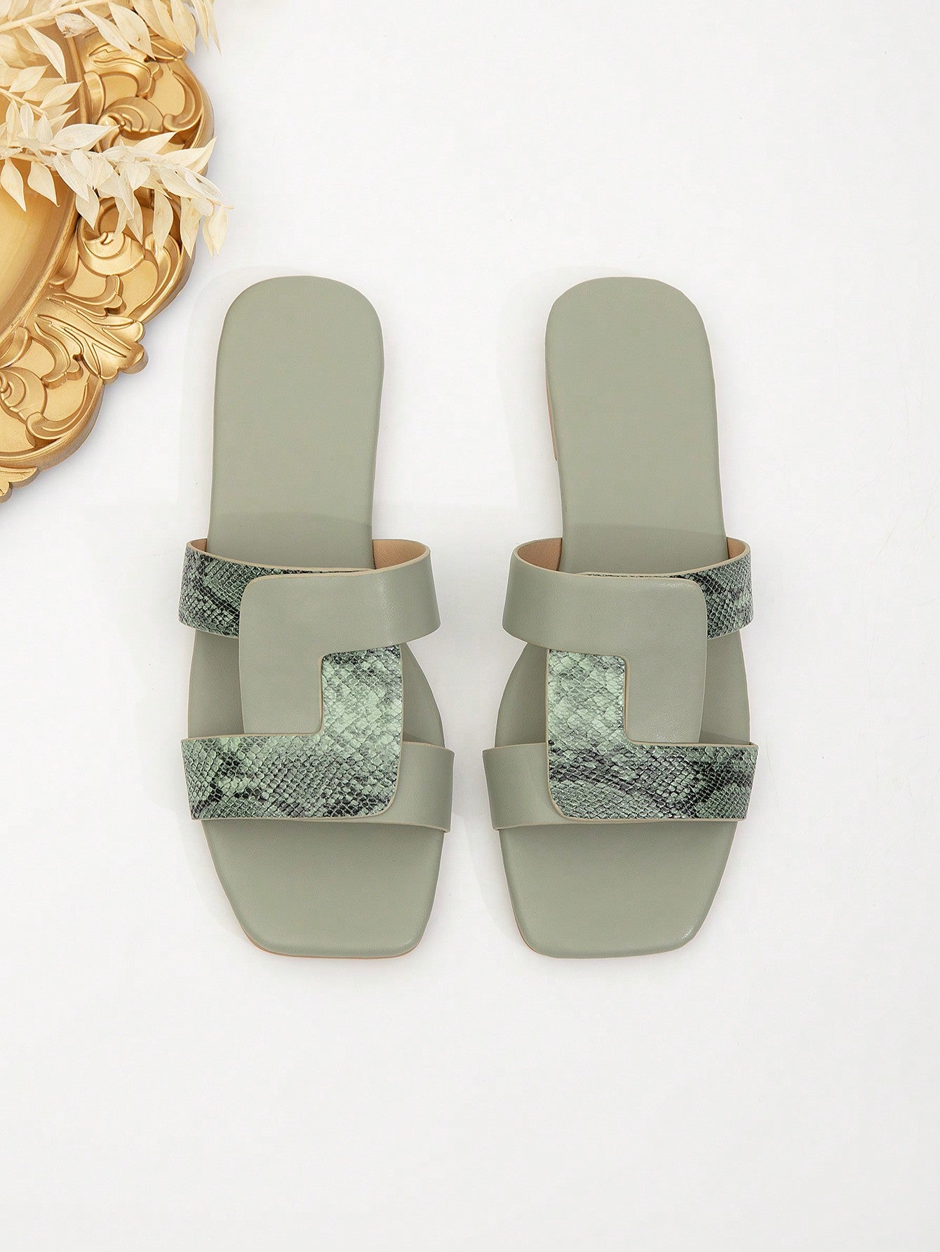 These versatile sandals feature a square toe design and a simple color block style, perfect for both holiday and daily wear. With their comfortable flat sole, they provide all-day support while still offering a stylish look. A must-have addition to your wardrobe for effortless and chic summer fashion.