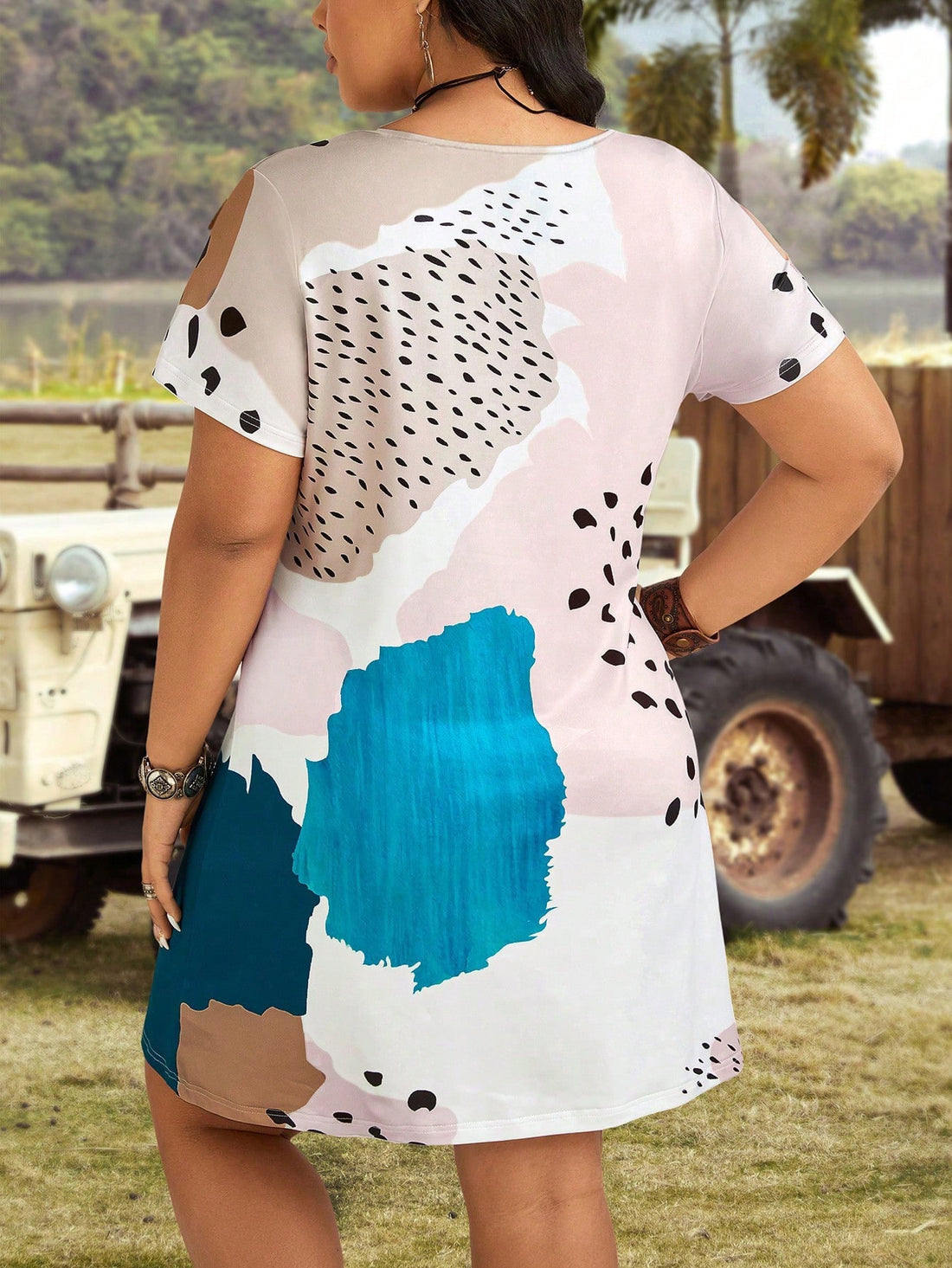 Effortlessly elevate your style with our Effortless Elegance dress, perfect for a chic Easter look. This plus size dress is designed to be both casual and elegant, making it the perfect addition to your summer wardrobe. With its flattering fit and comfortable fabric, you'll feel confident and stylish all day long.