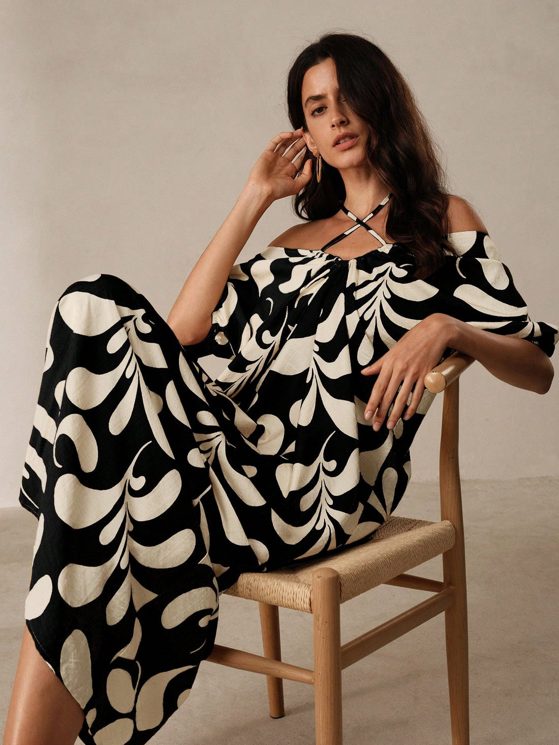 Make a statement with our Chic Floral Puff Sleeve Halter Maxi Dress! Perfect for holiday beach escapes, this dress will have you feeling both stylish and comfortable. The halter neckline and puff sleeves add a touch of playfulness to the elegant floral design. Great for any vacation!