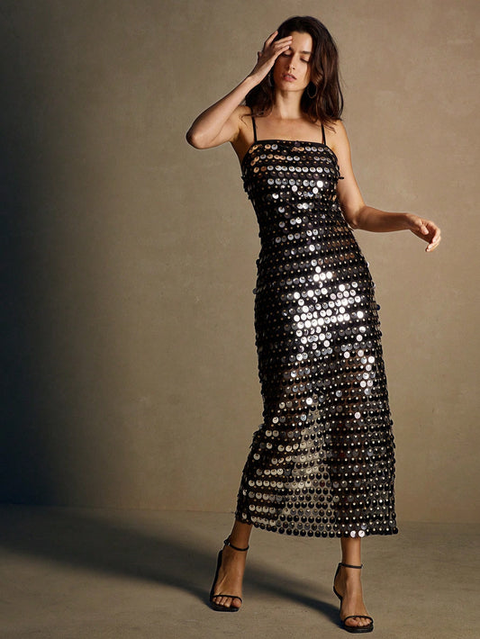 This exquisite sequined dress will make you shine bright at any occasion. With its unique design and elegant style, it is perfect for a night out or a special event. Made with high-quality materials, it is comfortable to wear and will make you stand out from the crowd.