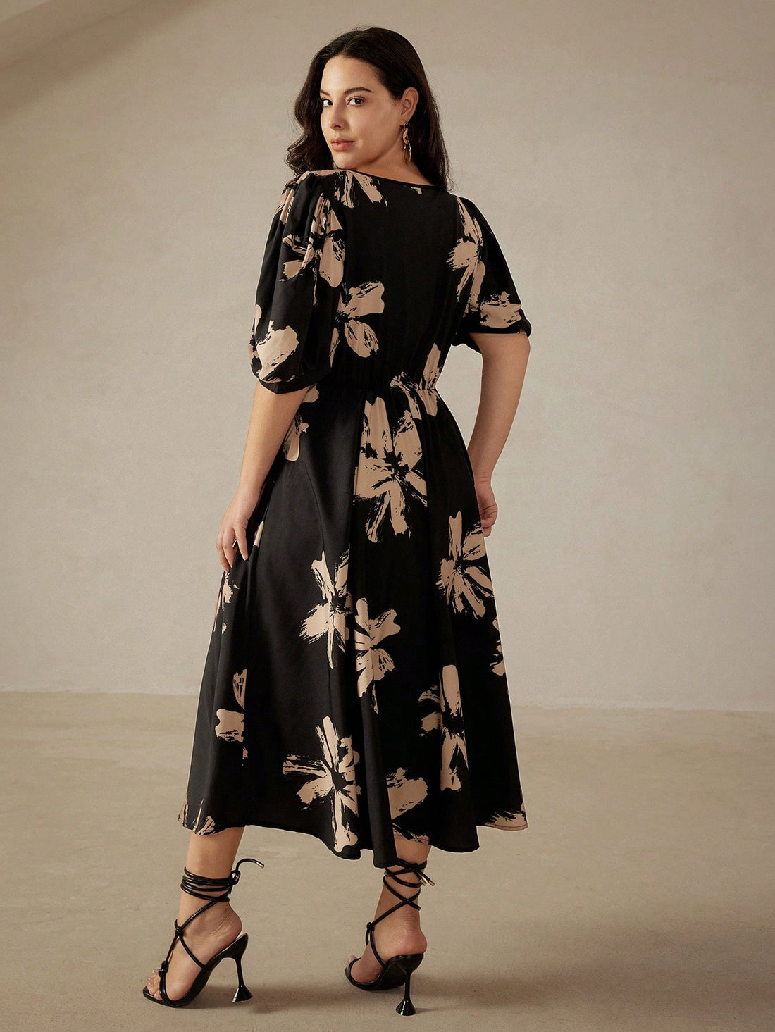 This dress is a floral dream come true. The puff sleeves add a vintage touch, while the square neck and ruched bust enhance your curves. Perfect for adding a touch of French flair to your wardrobe. Vive la mode!
