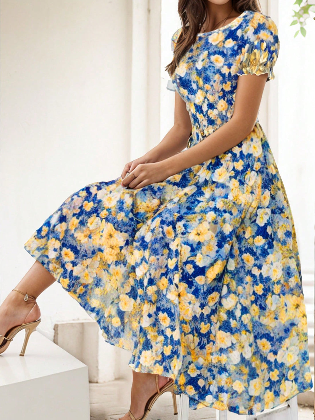 Stay stylish and comfortable this summer with our Flower Power dress for women! Featuring a beautiful floral print and a round neck design, this dress is perfect for any occasion. Its short sleeves provide a lightweight and breathable fit, making it a must-have for your summer wardrobe.