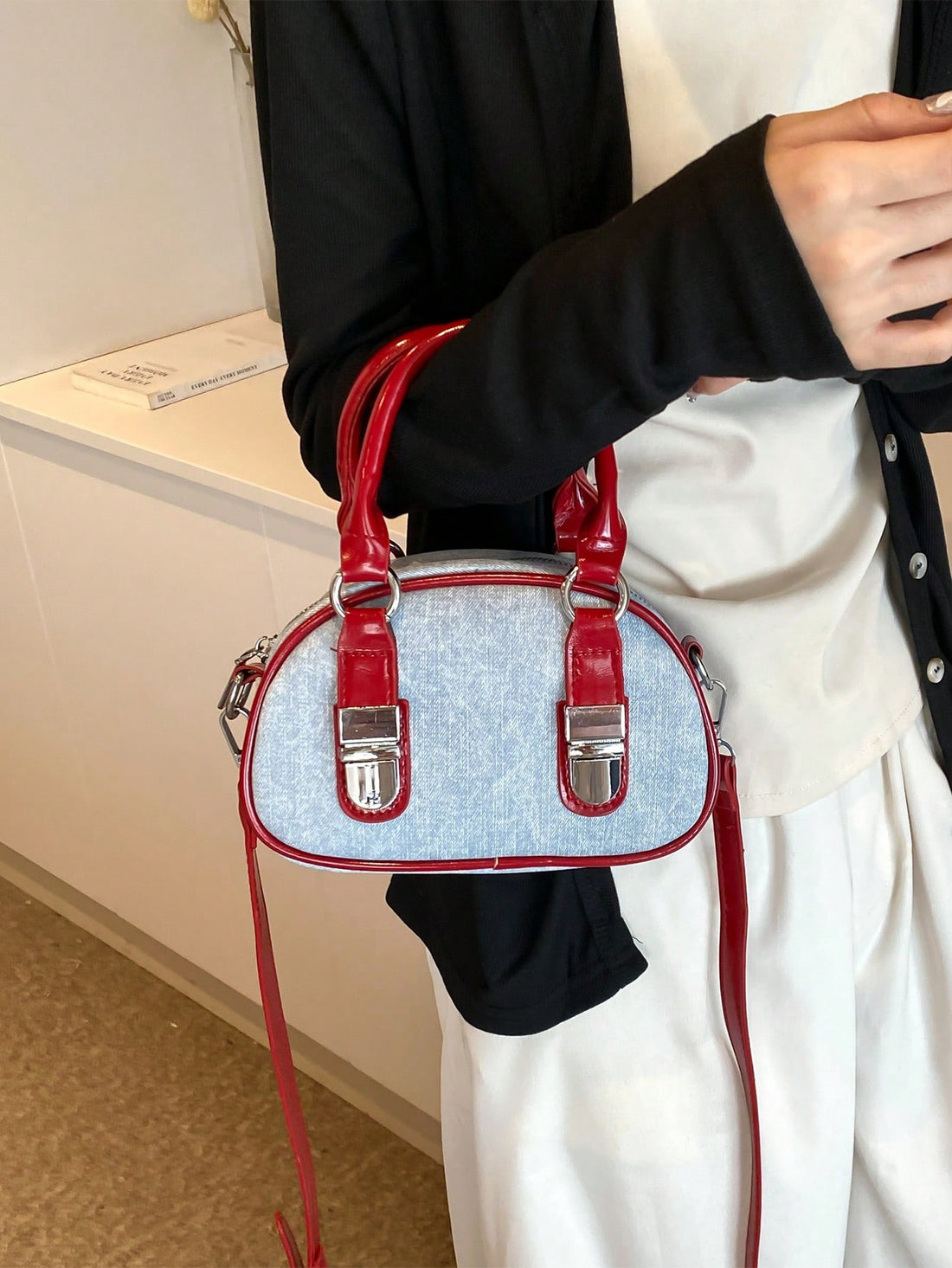 Elevate your elegance with our Chic Color Block Handbag. Its stylish spliced design allows for versatile wear as a shoulder or crossbody bag. Perfect for everyday use, this bag adds a touch of sophistication to any outfit.