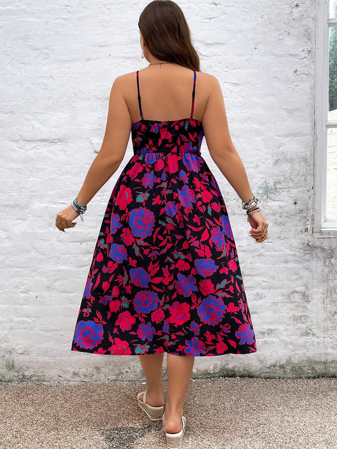 Turn heads this holiday season in our Chic and Elegant Plus Size Spaghetti Strap Twist Dress! With a flattering twist detail and adjustable straps, this dress will have you feeling glamorous and confident. Perfect for any party or special occasion, you'll be the center of attention in this stunning dress.