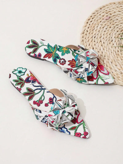 European-American Style Riveted Beachwear Flat Sandals - Women's Fashionable Large Size