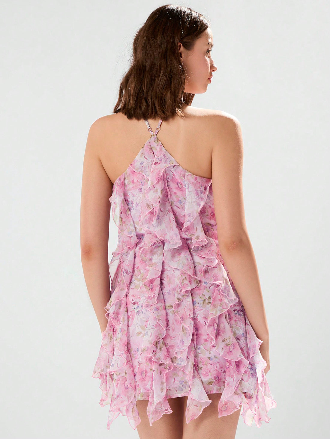 Turn heads with this chic floral halter dress! The draped ruffle design adds a playful touch to the perfect summer fashion piece. Stay stylish and comfortable all season long.
