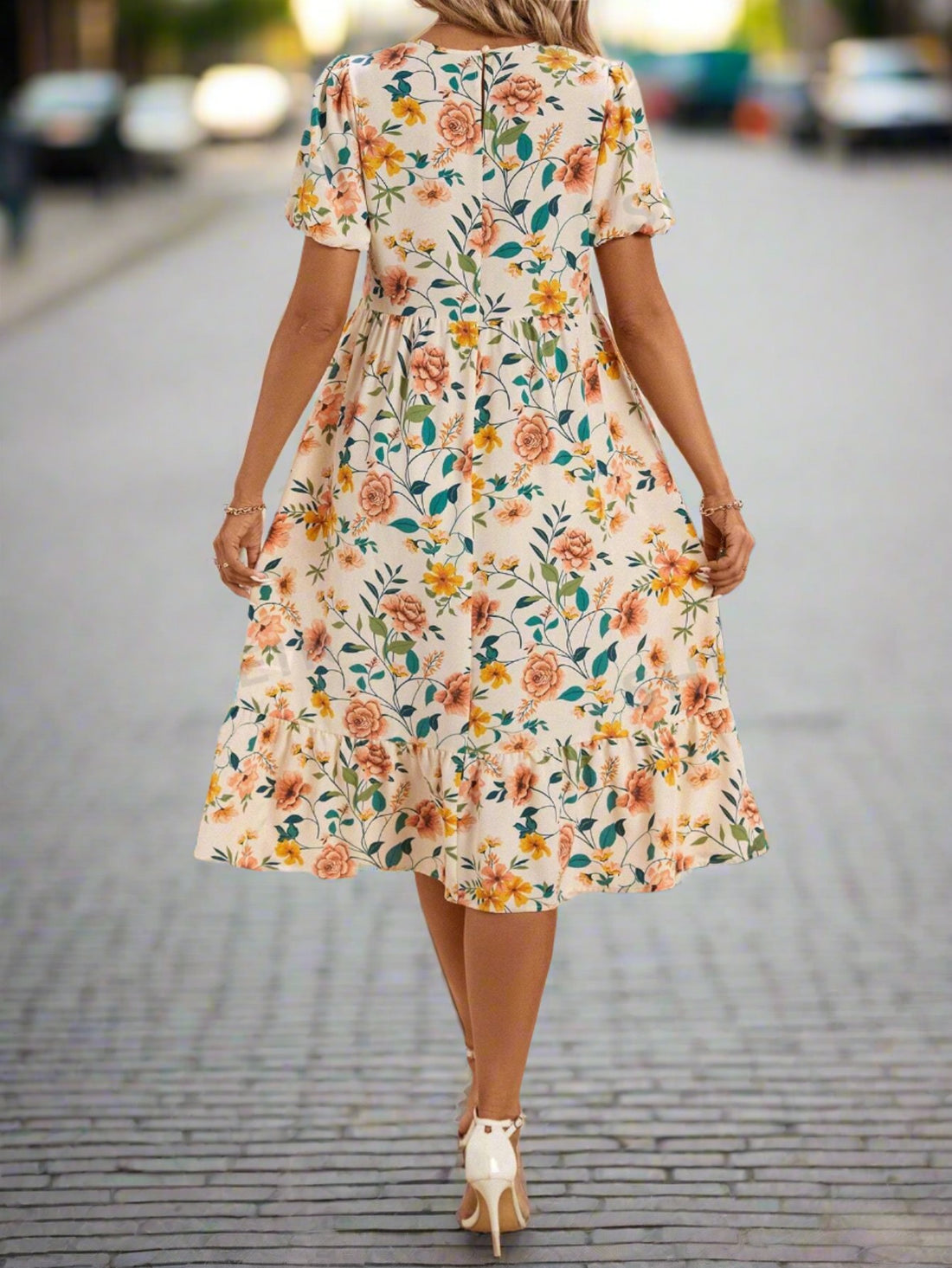 Experience effortless style in our Women's Random Printed Casual Short Sleeve Dress. Perfect for daily wear, this dress features a variety of unique prints to add a touch of chic to your wardrobe. With short sleeves and a comfortable fit, it's the perfect combination of fashion and comfort.