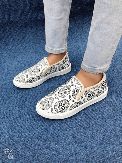 Halloween Printed Slip-On Flat Sneakers: Comfortable and Anti-Slip for Casual Sports