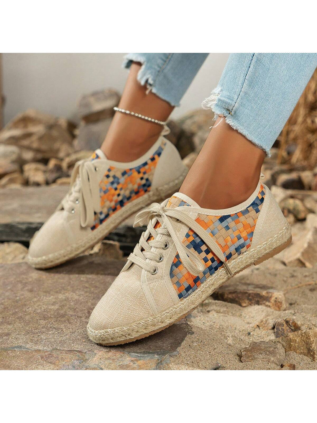 Expertly crafted with a vintage linen rope design, these summer shoes are both lightweight and breathable. Perfect for hot summer days, these shoes offer superior comfort without sacrificing style. Enjoy the benefits of a cool and stylish footwear option for all your summer activities.