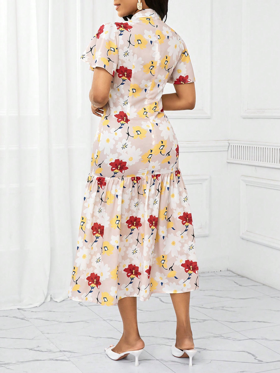Elevate your holiday wardrobe with this chic apricot beige floral print long dress. The perfect blend of style and comfort, this dress features a slim fit skirt that flatters your figure. Show off your playful side with this must-have addition to your closet.