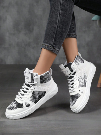 Stylish High-Top Athletic Shoes: A Fashionable and Comfortable Choice