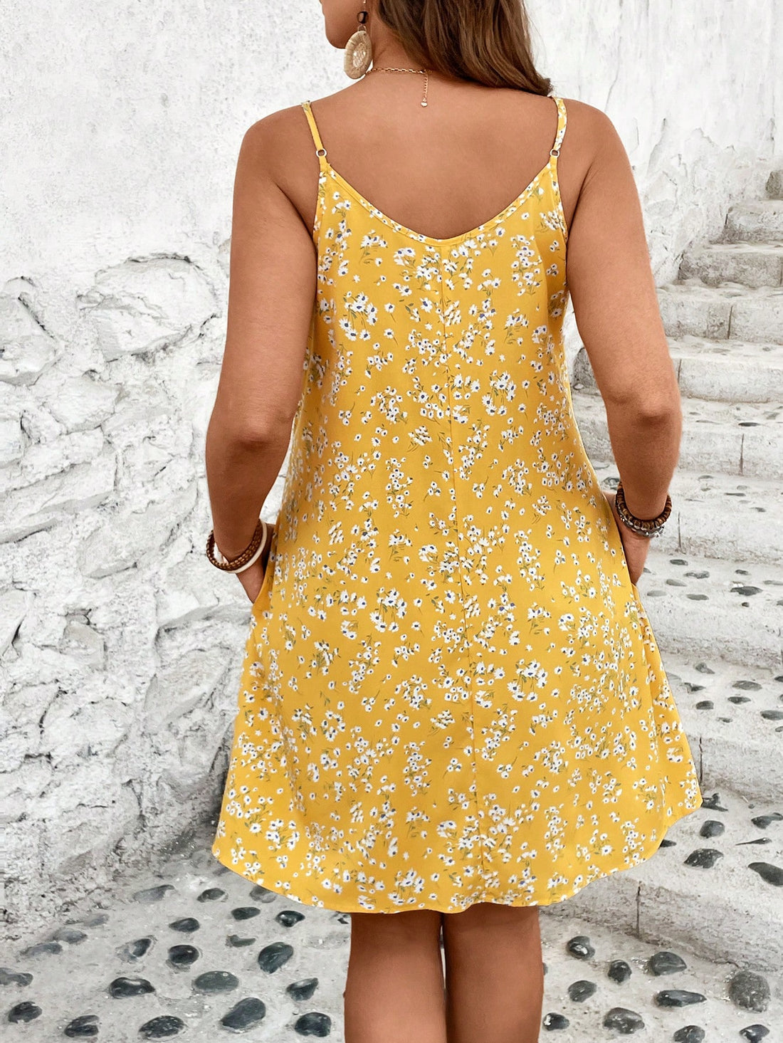 Go from beach to boardwalk in style with Effortlessly Chic: the ultimate plus size vacation dress. The spaghetti straps give it a flirty touch, while the loose and comfortable design allows for endless comfort. Embrace your curves while staying cool and relaxed. Effortlessly chic at its finest!