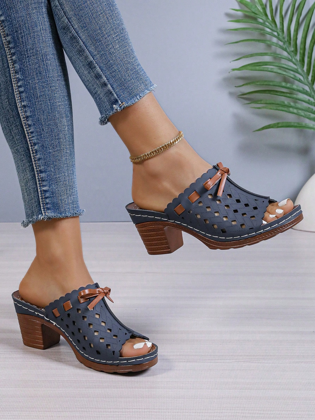 Elevate your summer style with these chic wedge sandals. The metal buckle design adds a retro touch, while the comfortable peep toe offers all-day comfort. A must-have for any fashion-forward shoe collection.