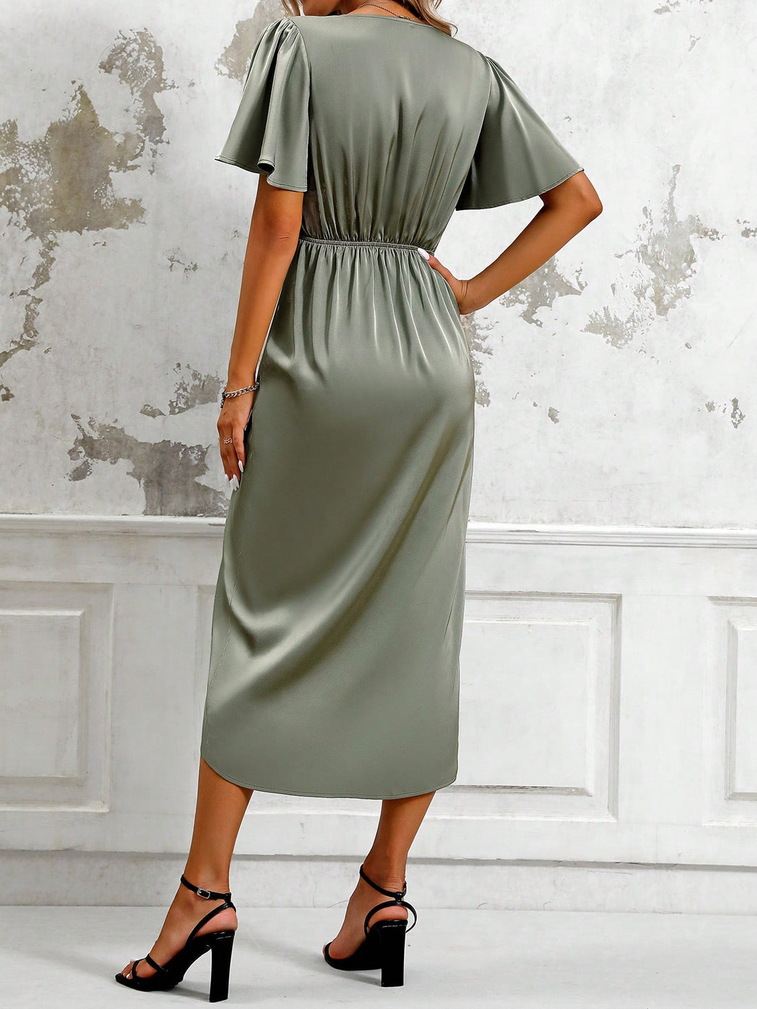 Effortless elegance awaits with our Solid Color Short Sleeve Dress. Crafted from high-quality materials, this dress combines comfort and style for a truly timeless look. Its short sleeves and solid color make it perfect for everyday wear, adding a touch of sophistication to any occasion. Elevate your wardrobe with effortless chic.