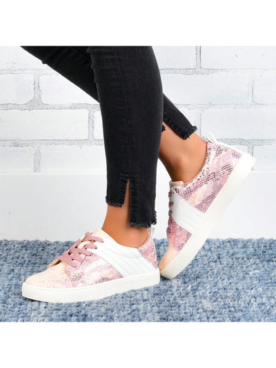 Chic Lace-Up Sneakers: Two-Tone Style for Women