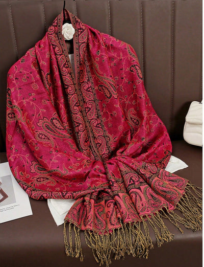 Chic Paisley Jacquard Scarf with Fringe: The Perfect Versatile Accessory