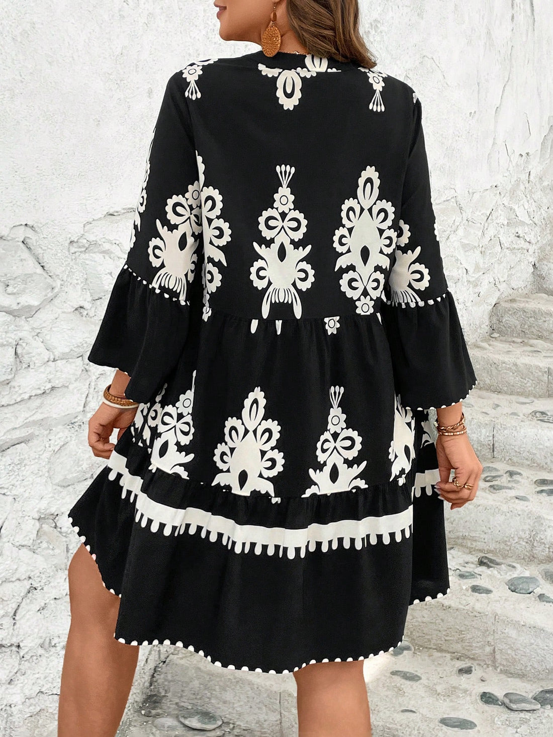 Take on your next vacation in style with our Chic Floral Babydoll Dress! This perfect plus size essential is not only chic but also offers a flattering babydoll fit. Embrace your curves and stand out in this must-have vacation piece.