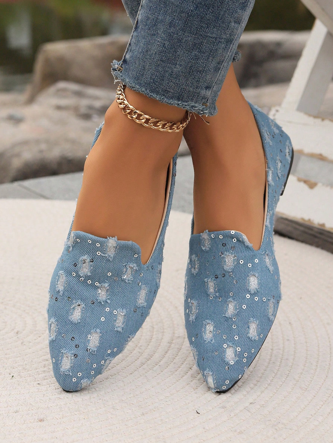 Upgrade your shoe collection with our Chic Butterfly Printed Flat Shoes, perfect for all seasons! Featuring a unique butterfly print, these shoes offer both style and comfort. With a versatile design, these shoes can be worn all year round, making them a must-have addition to your wardrobe. Don't miss out on this trendy and practical footwear option.