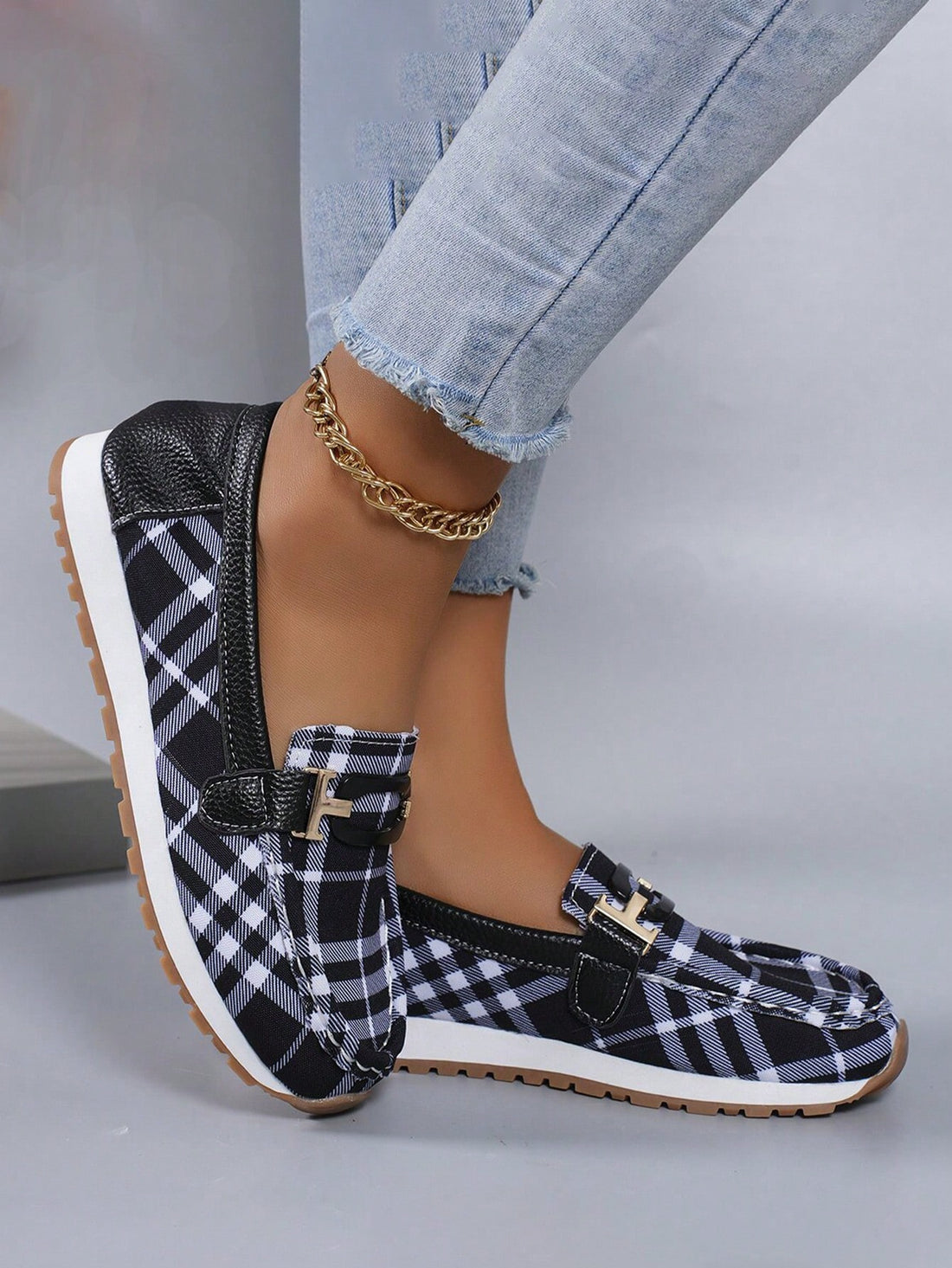 Step into style with our Stylish and Comfortable Black Plaid Plus Size Slip-On Sneakers for Women. These elegant shoes feature a sophisticated chain design, adding a touch of glamour to your everyday look. Designed with comfort in mind, these sneakers are perfect for all-day wear.