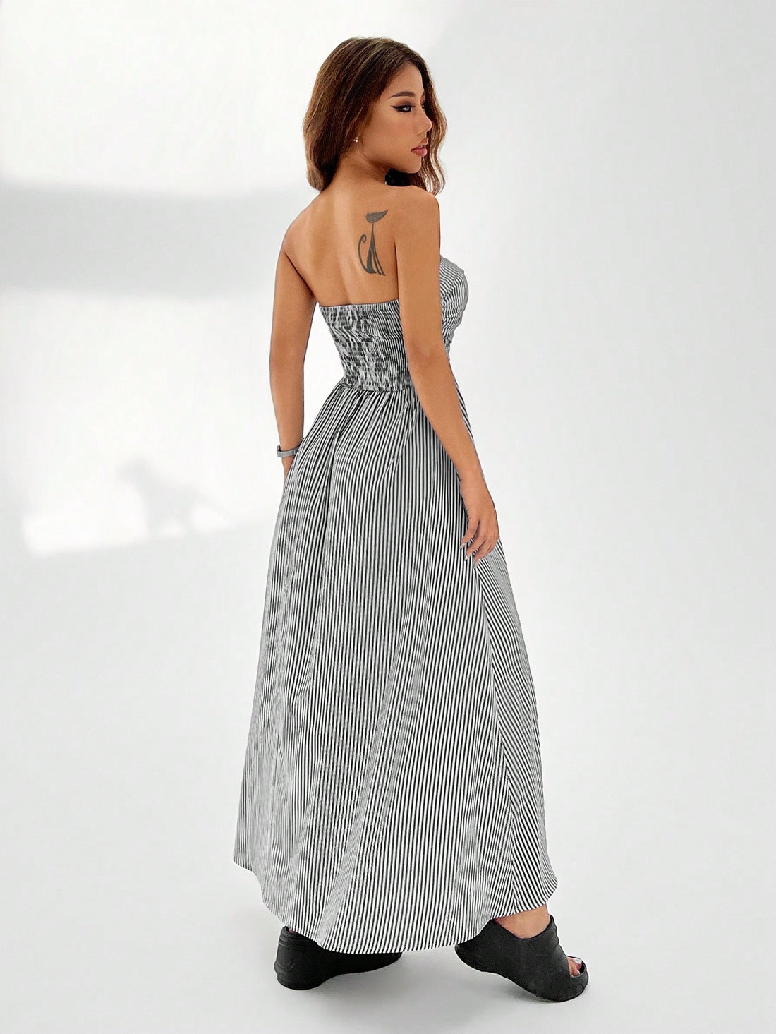 Effortlessly achieve stylish looks with our Chic Striped Slant Pocket Tube Longline Dress. Complete with slant pockets for added convenience, this dress is perfect for any occasion. Embrace chic and playful fashion with ease!