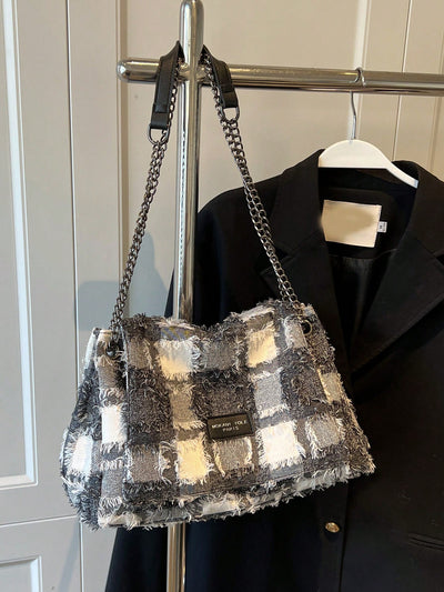 Plaid Perfection: Women's Large Handbag with Chain Strap - The Ultimate Tote Bag