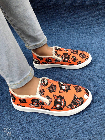 Spooky Style: Women's Halloween Canvas Slip-On Flats – Comfortable and Non-Slip