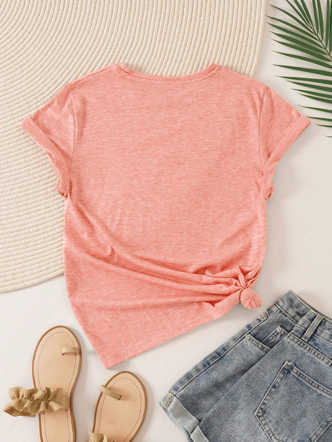 Get ready for some summer vibes with our Palm Tree Letter Print Casual Tee for Women. Embrace the warm weather in style with this quirky and fun top. Perfect for any casual occasion, this tee will add a playful touch to your wardrobe. Don't miss out on the fun - grab yours now!