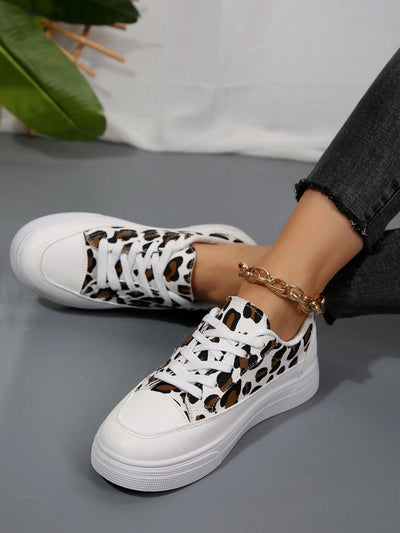 European And American Style White Sneakers: 2024 Spring Collection