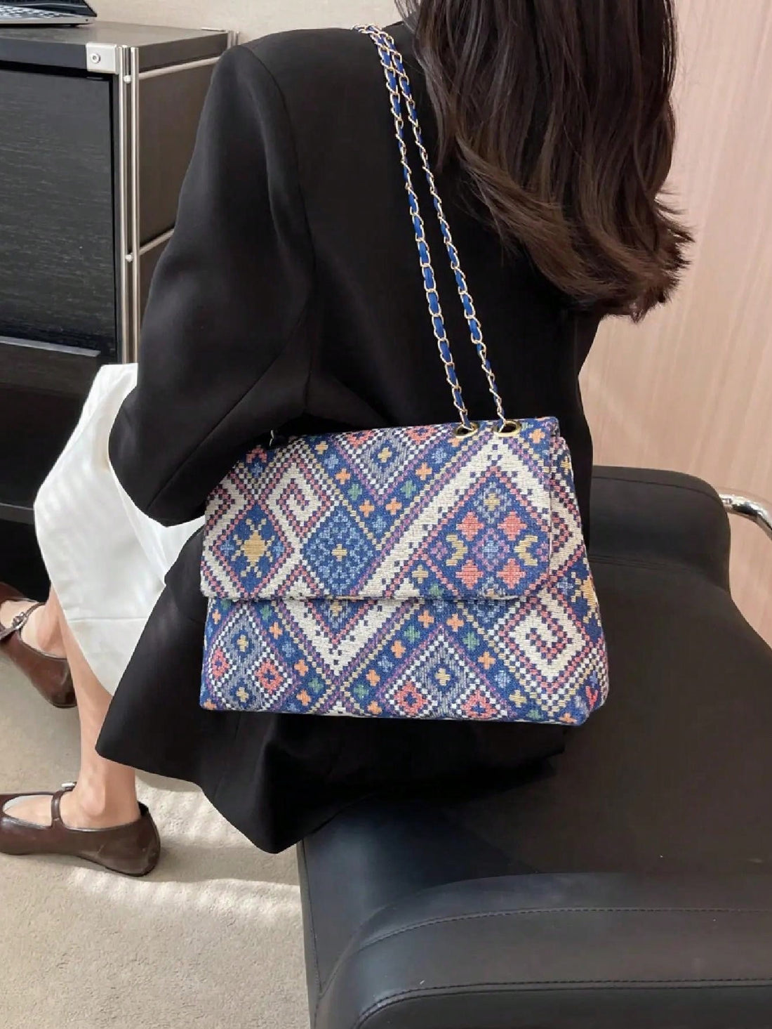 Introducing the Chic Geometric Square Crossbody Shoulder Bag, the perfect accessory to elevate your style. Featuring a modern geometric design, this bag also comes with a chic chain strap for added elegance. Made for the fashion-forward individual who wants to make a statement with their accessories.