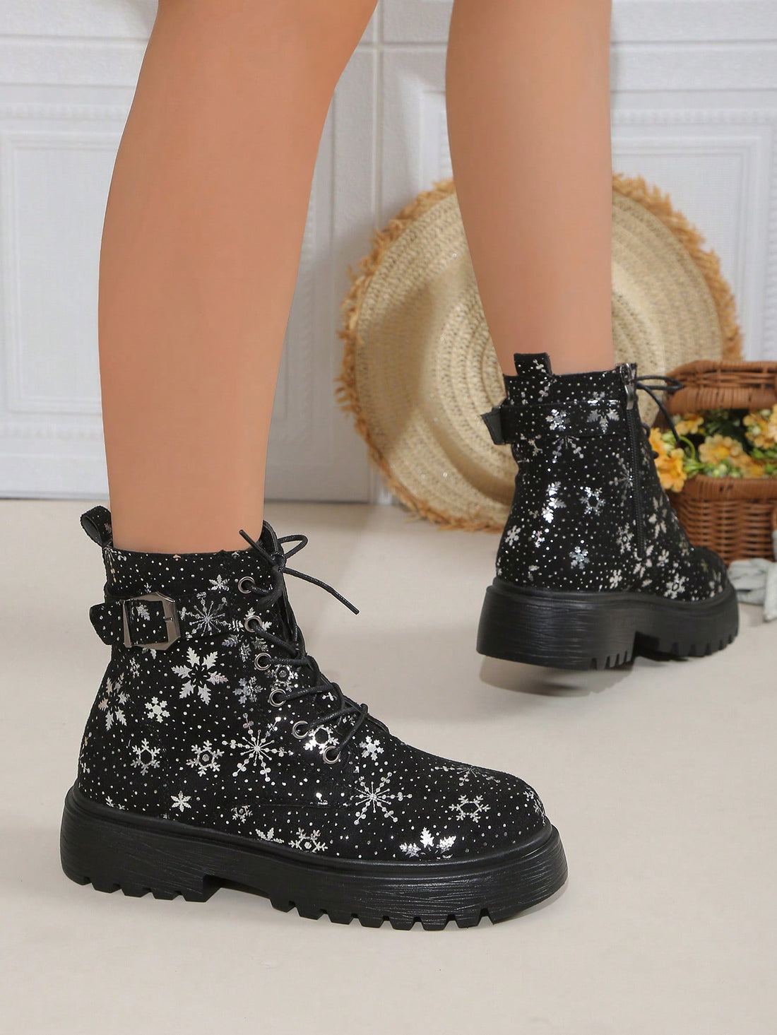 Introducing our British Style Lace-Up Boots - the perfect addition to your autumn/winter wardrobe. Stay stylish and cozy with these boots featuring a classic lace-up design. Expertly crafted for comfort and durability, these boots are sure to keep you warm and fashionable all season long.