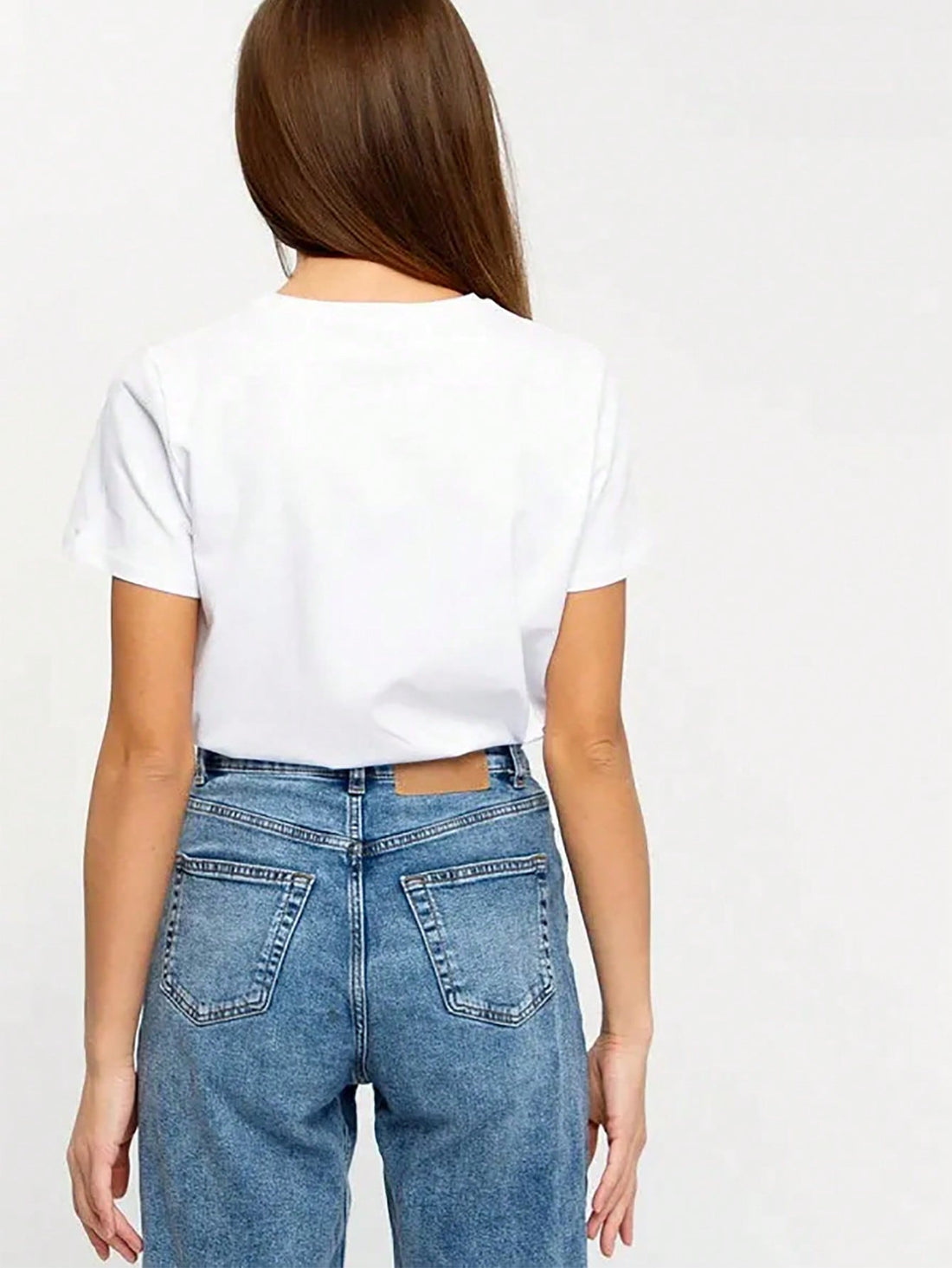 Look effortlessly stylish in our Chic & Comfy graphic t-shirt! Perfect for casual daily wear, this tee combines fashion and comfort. Elevate your wardrobe with this must-have piece.