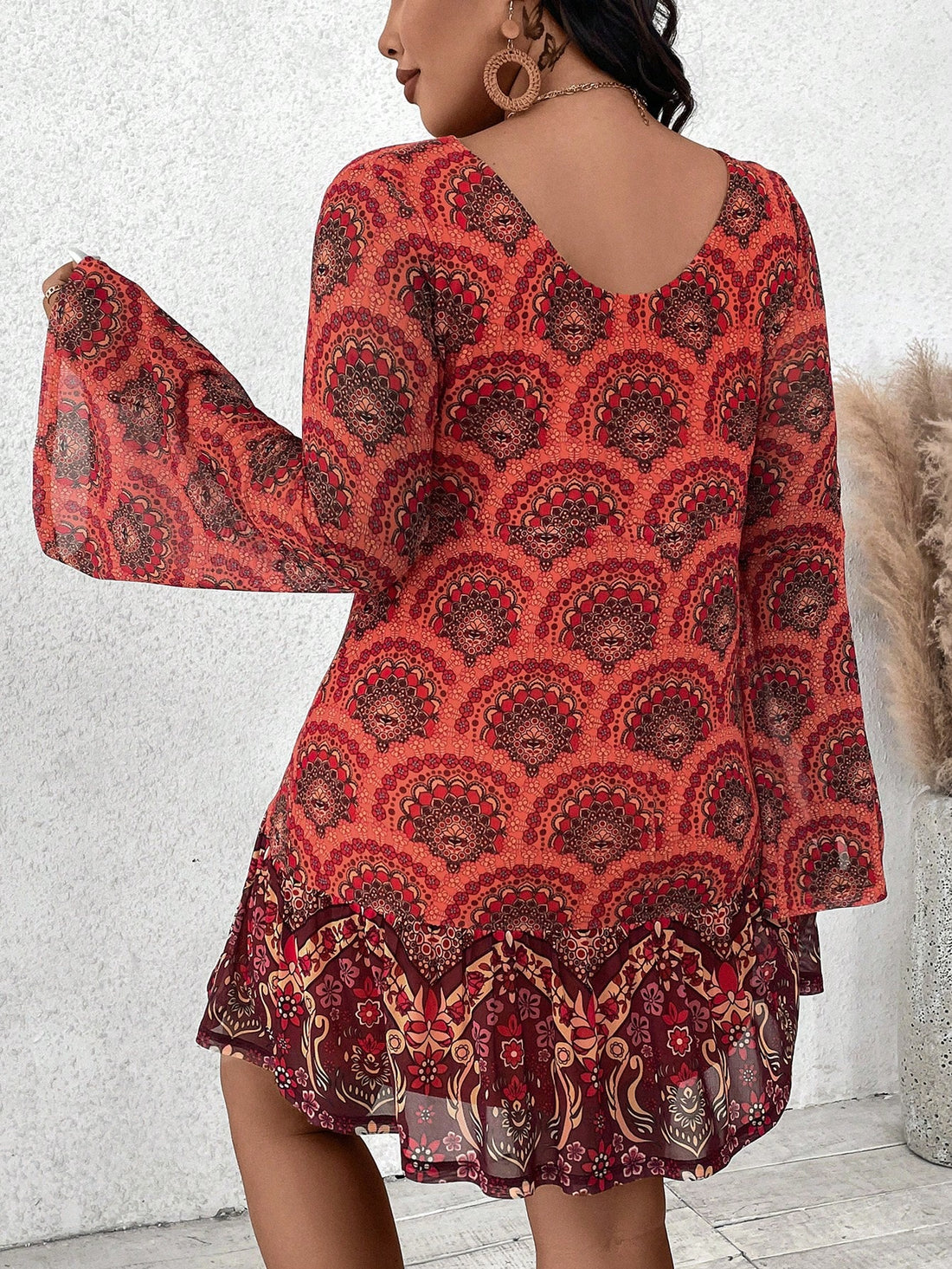 Embrace your boho chic style with this flowy plus size dress. The 70s inspired flare sleeves and paisley floral print make it perfect for fall. Stand out from the crowd and feel confident in this unique dress!