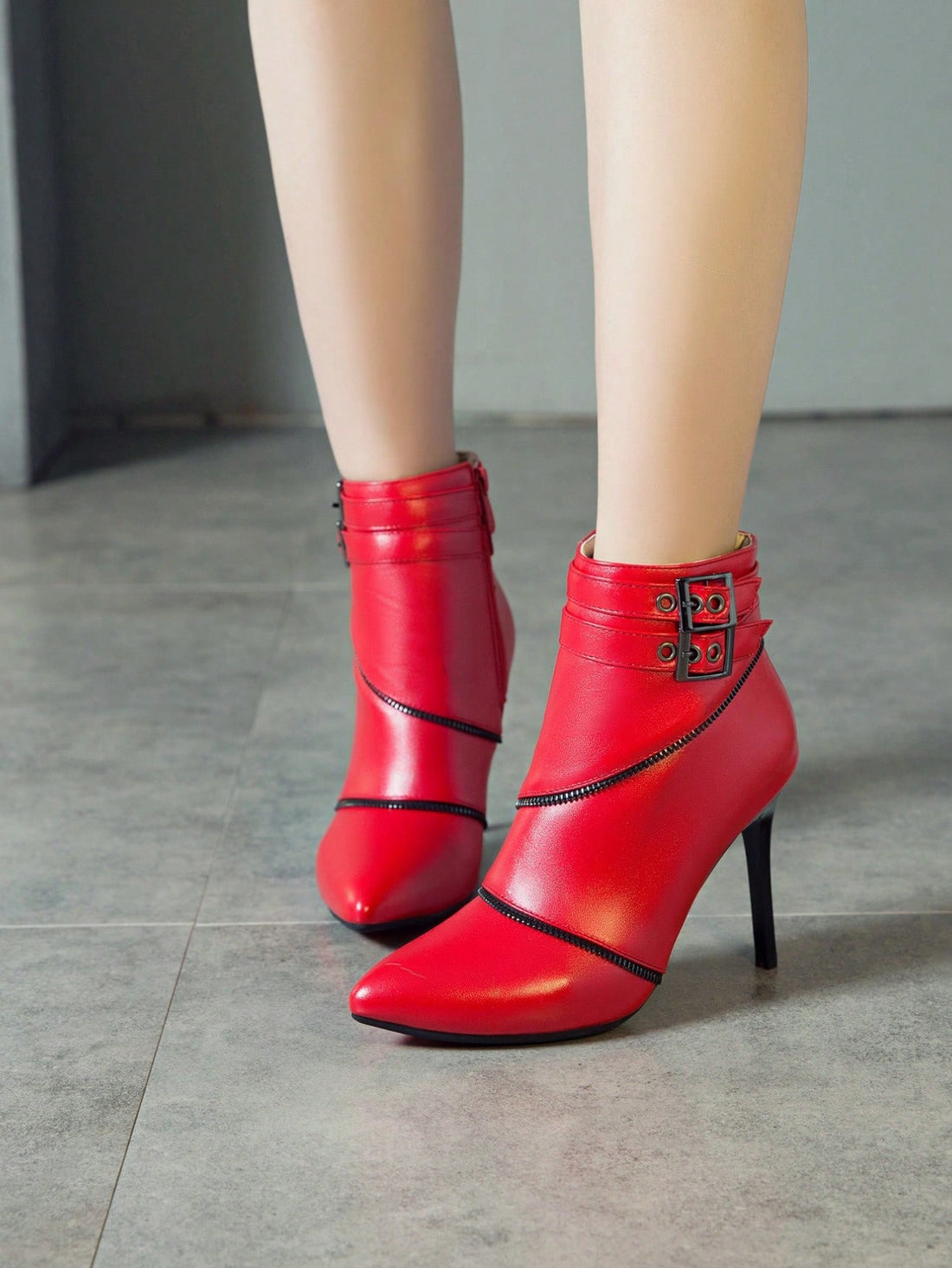 Introducing the exclusive 2024 Autumn Winter collection for women, featuring elegant and petite short boots. Designed with comfort and style in mind, these boots are perfect for the colder months. With their sleek design and durable construction, these boots are a must-have for any fashion-forward woman. Stay warm and stylish this season with our exclusive short boots.