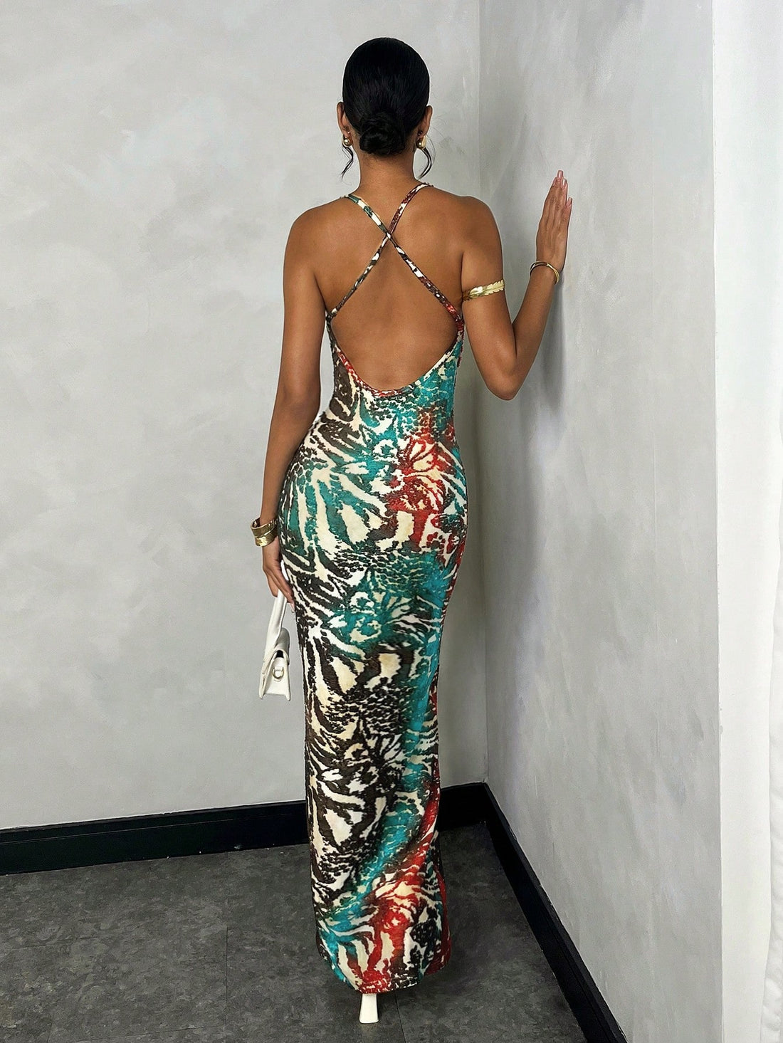 Add some wild style to your summer wardrobe with our Stylish Women's Leopard Print Jacquard Backless Dress! Perfect for vacations, this dress is both stylish and comfortable with its jacquard fabric and backless design. Embrace your inner fashionista and stand out from the crowd!